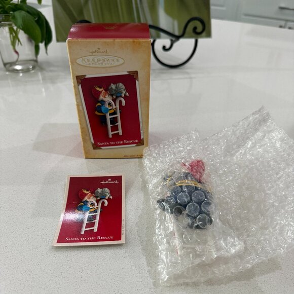 HALLMARK Fireman Keepsake Santa to the Rescue 2004 - Picture 5 of 5